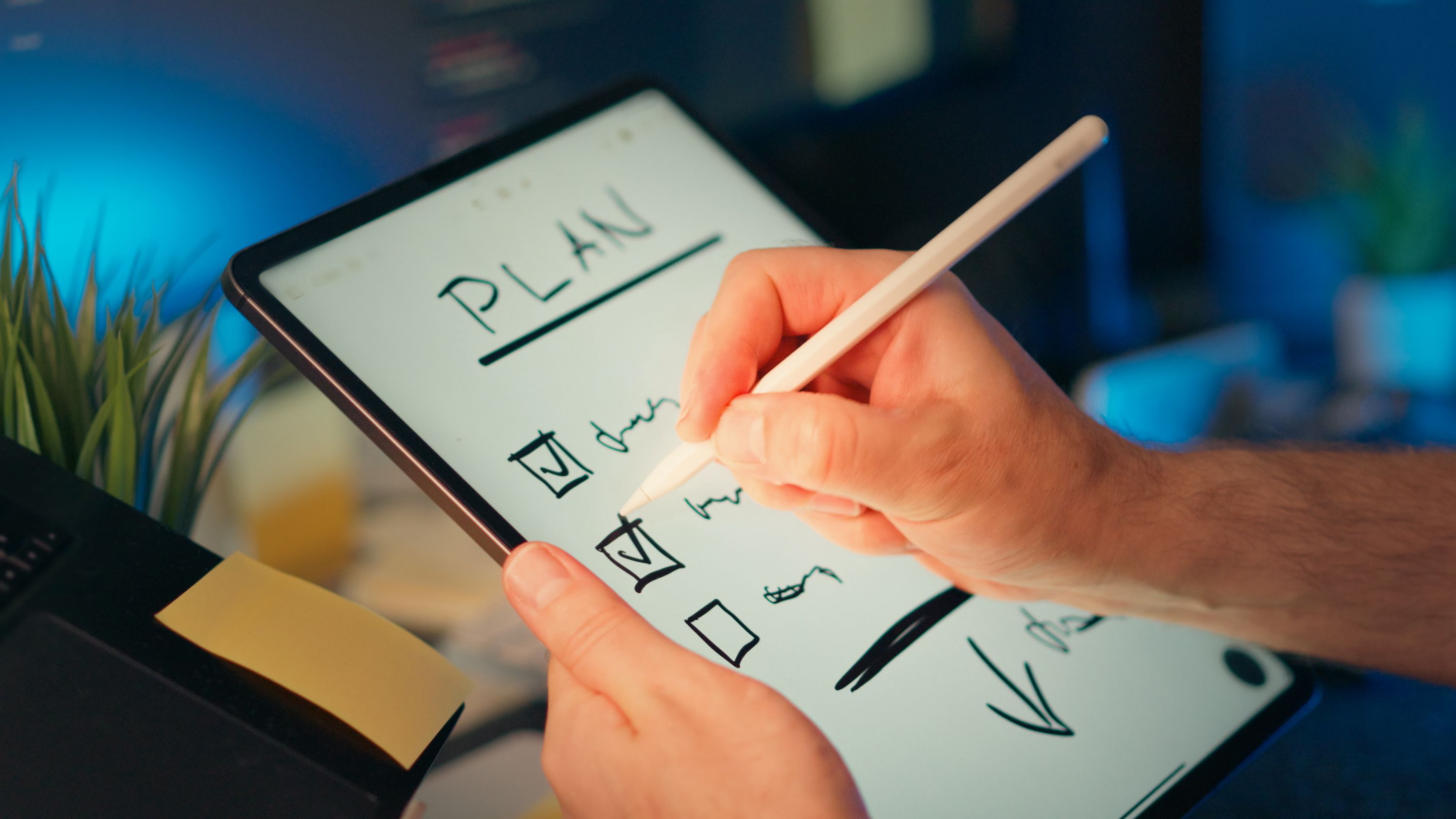 tableta digital con plan de acción
